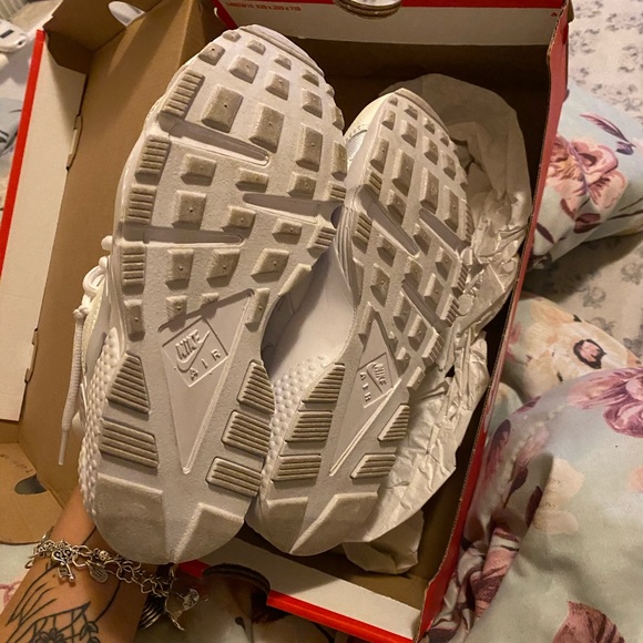 WMNS AIR HUARACHE RUN WHITE - Picture 5 of 6